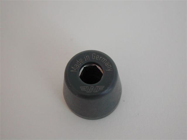 Sabre pommel insulated